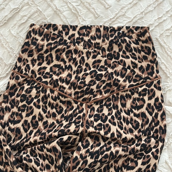 Offline by Aerie Real Me High Waisted Crossover Legging - Picture 3 of 5